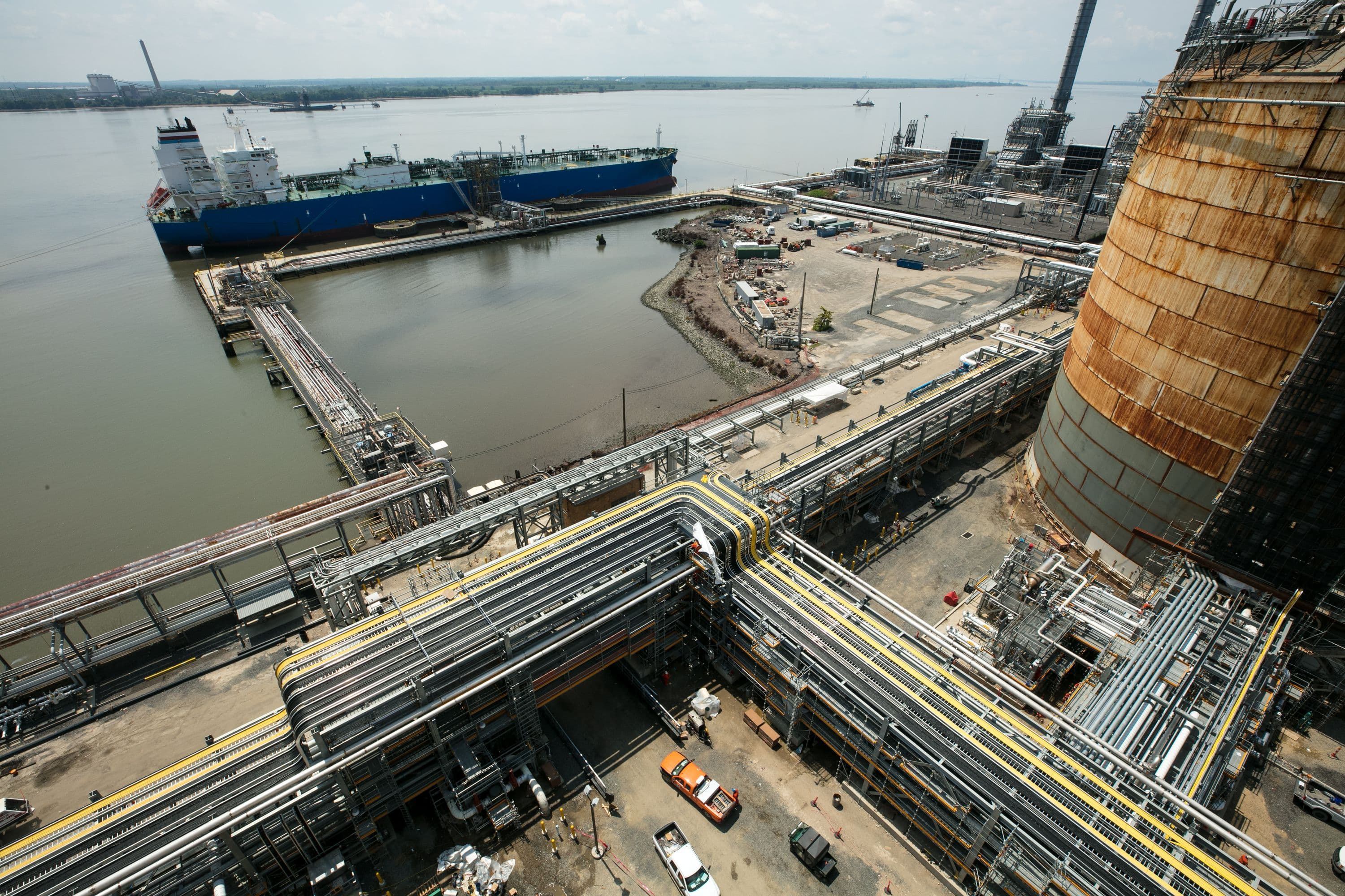 LNG boat terminal